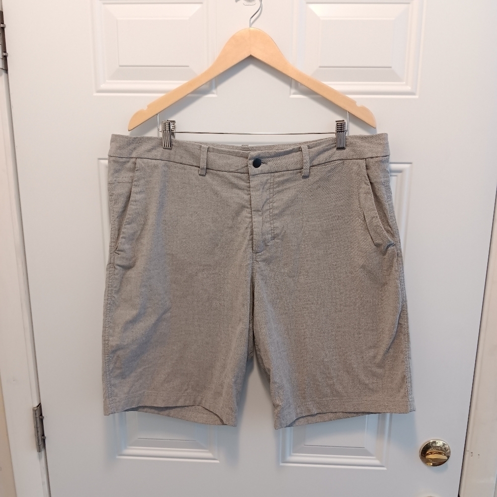 Lululemon Gray Athletica Short Men's Sz 40 - Picture 2 of 10